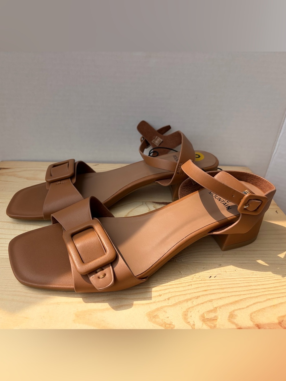 NWT White Mountain Cognac Tan Buckle Ankle Strap Low Block Heel Sandals - Size 8